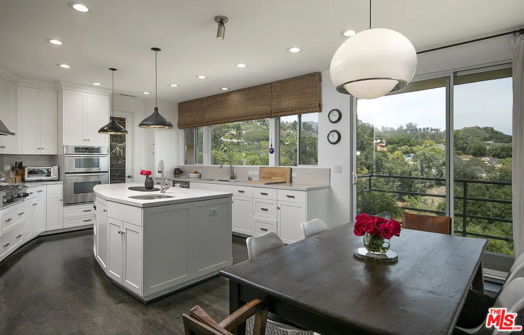 Santa Barbara, California 93103, United States, 3 Bedrooms Bedrooms, ,5 BathroomsBathrooms,Residential,Active,117902