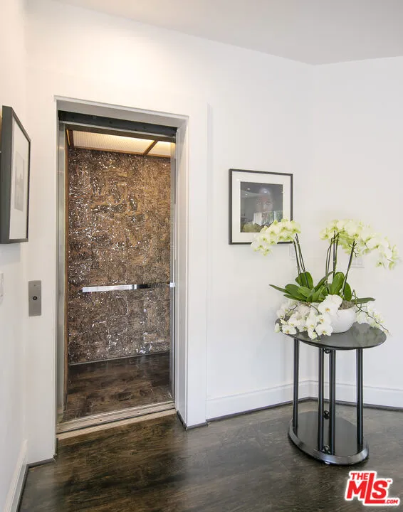 Santa Barbara, California 93103, United States, 3 Bedrooms Bedrooms, ,5 BathroomsBathrooms,Residential,Active,117902