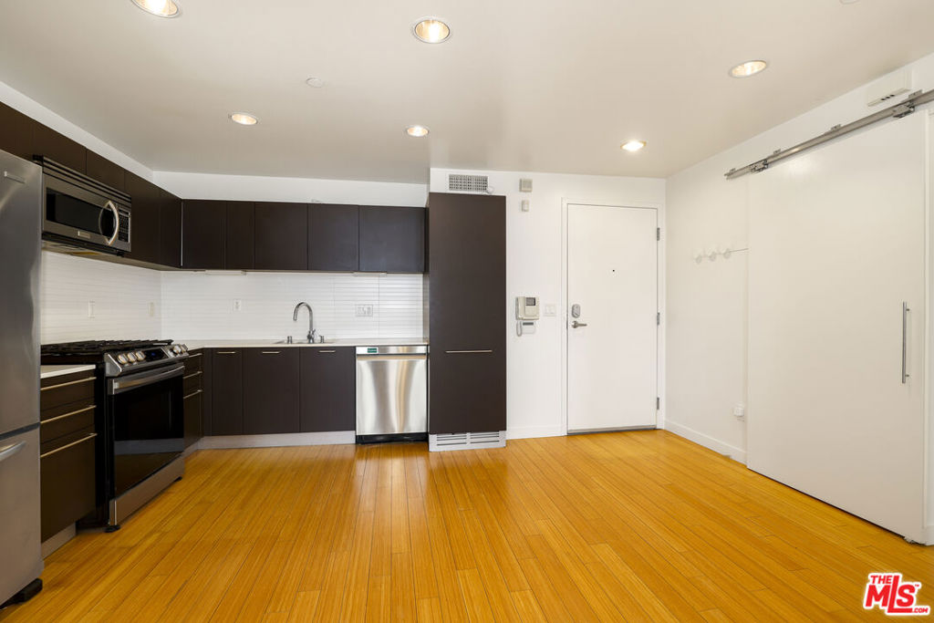 Properties 4 1912 Broadway 311