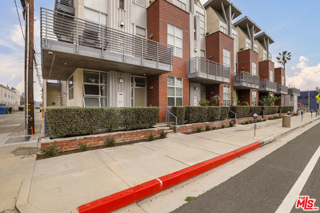 Properties 1 1912 Broadway 311