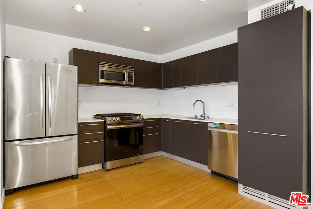 Properties 3 1912 Broadway 311