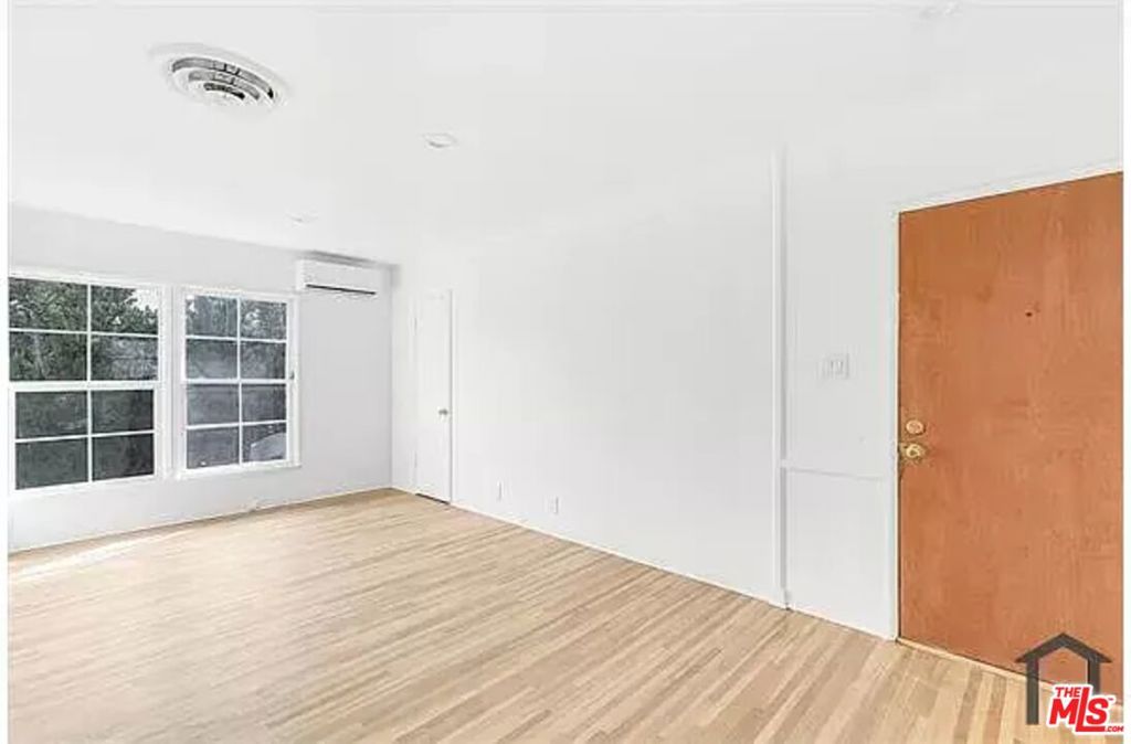 Properties 2 5846 Woodman Avenue