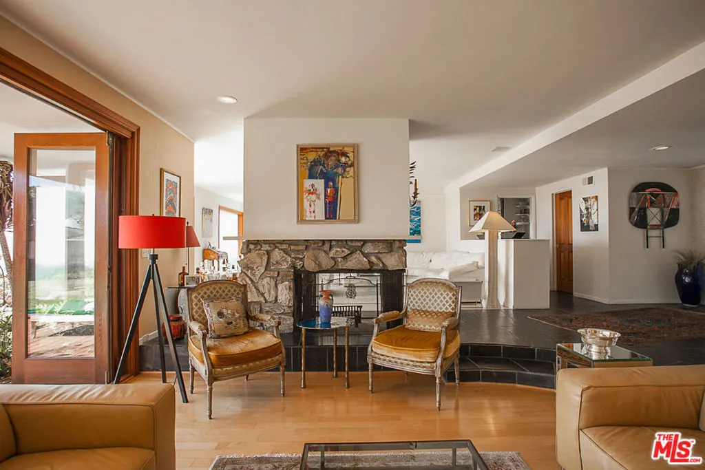 Pacific Palisades, California 90272, United States, 3 Bedrooms Bedrooms, ,3 BathroomsBathrooms,Residential,Active,86302