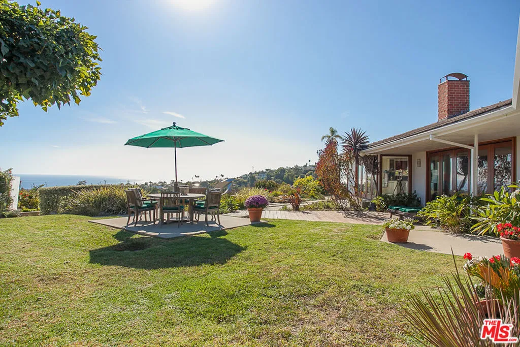 Pacific Palisades, California 90272, United States, 3 Bedrooms Bedrooms, ,3 BathroomsBathrooms,Residential,Active,86302