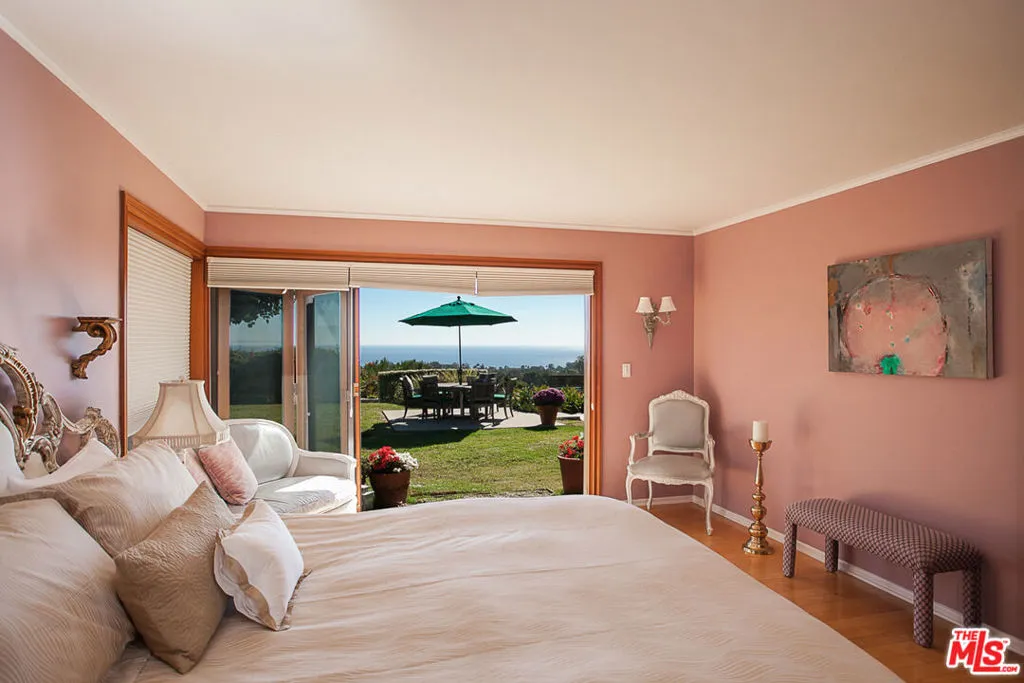 Pacific Palisades, California 90272, United States, 3 Bedrooms Bedrooms, ,3 BathroomsBathrooms,Residential,Active,86302