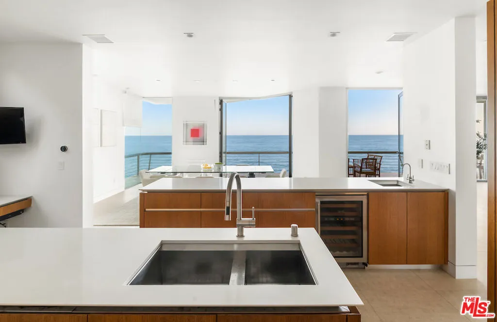 Malibu, California 90265, United States, 5 Bedrooms Bedrooms, ,5 BathroomsBathrooms,Residential,Active,89057