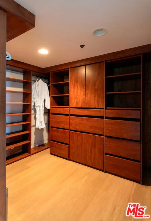 Malibu, California 90265, United States, 5 Bedrooms Bedrooms, ,5 BathroomsBathrooms,Residential,Active,89057