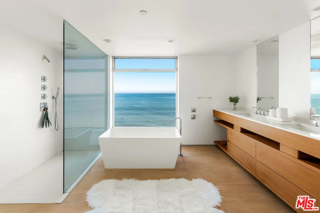 Malibu, California 90265, United States, 5 Bedrooms Bedrooms, ,5 BathroomsBathrooms,Residential,Active,89057