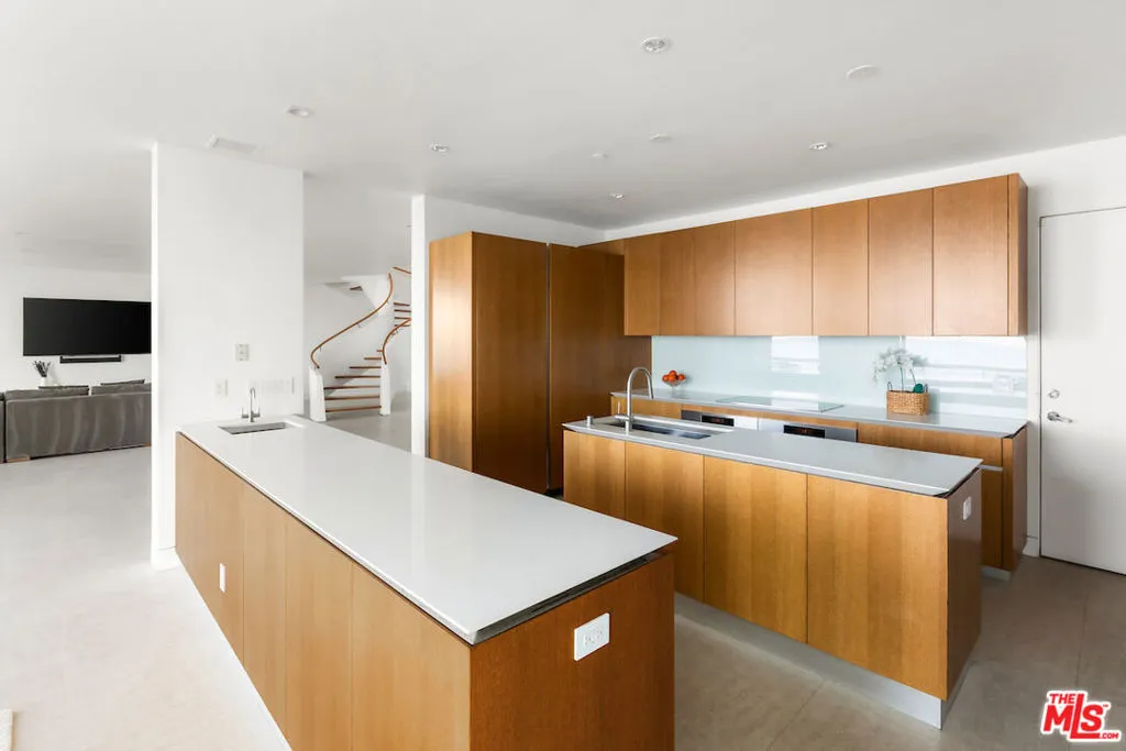 Malibu, California 90265, United States, 5 Bedrooms Bedrooms, ,5 BathroomsBathrooms,Residential,Active,89057