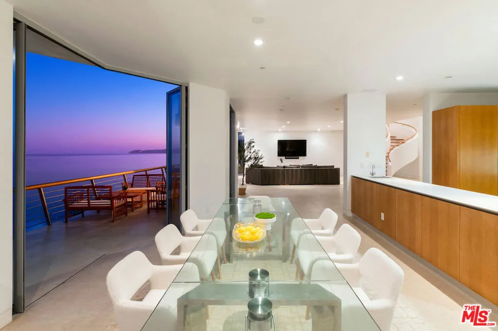 Malibu, California 90265, United States, 5 Bedrooms Bedrooms, ,5 BathroomsBathrooms,Residential,Active,89057