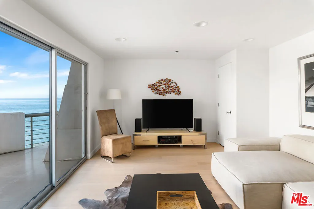 Malibu, California 90265, United States, 5 Bedrooms Bedrooms, ,5 BathroomsBathrooms,Residential,Active,89057