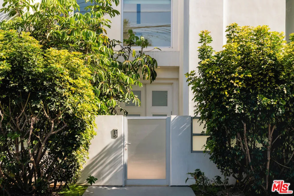 Malibu, California 90265, United States, 5 Bedrooms Bedrooms, ,5 BathroomsBathrooms,Residential,Active,89057