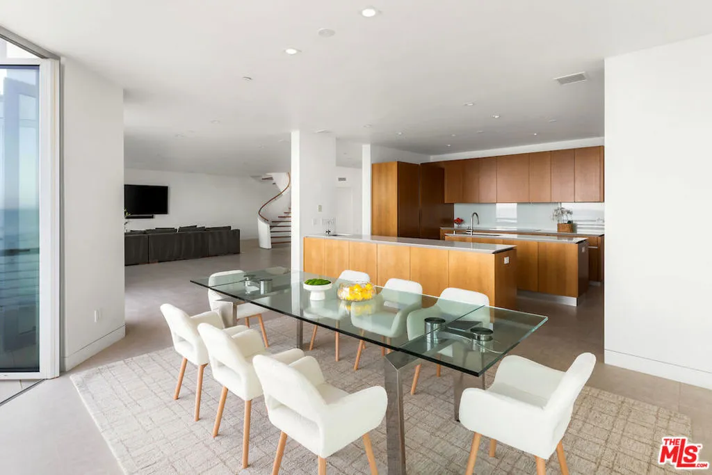 Malibu, California 90265, United States, 5 Bedrooms Bedrooms, ,5 BathroomsBathrooms,Residential,Active,89057