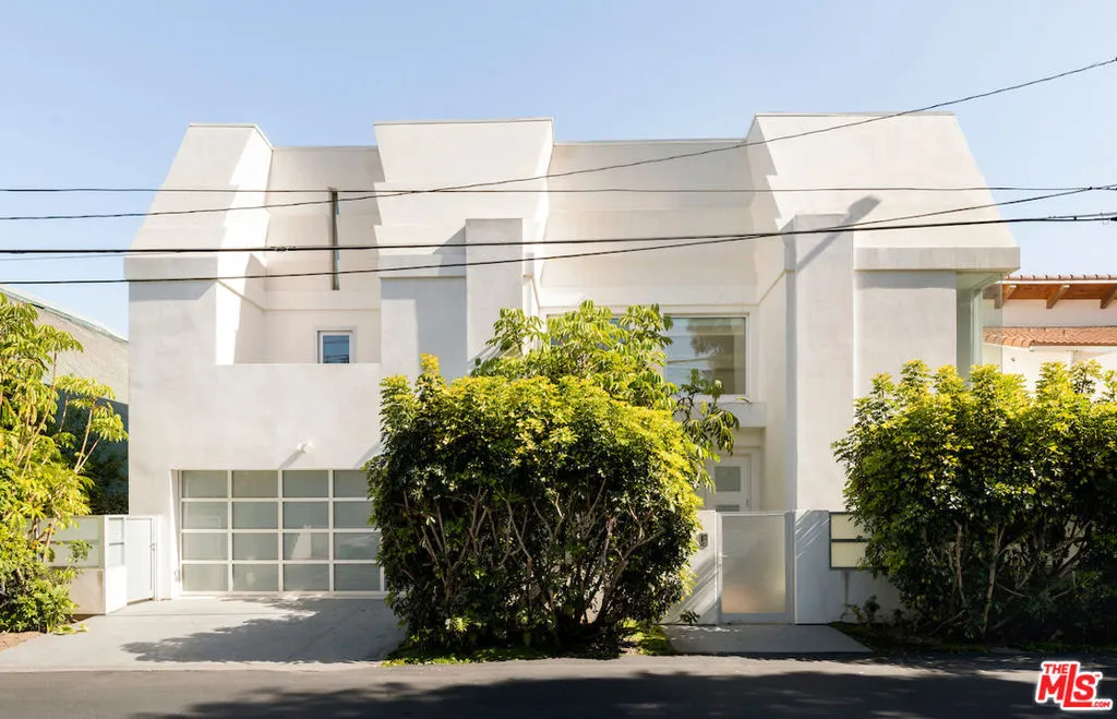 Malibu, California 90265, United States, 5 Bedrooms Bedrooms, ,5 BathroomsBathrooms,Residential,Active,89057