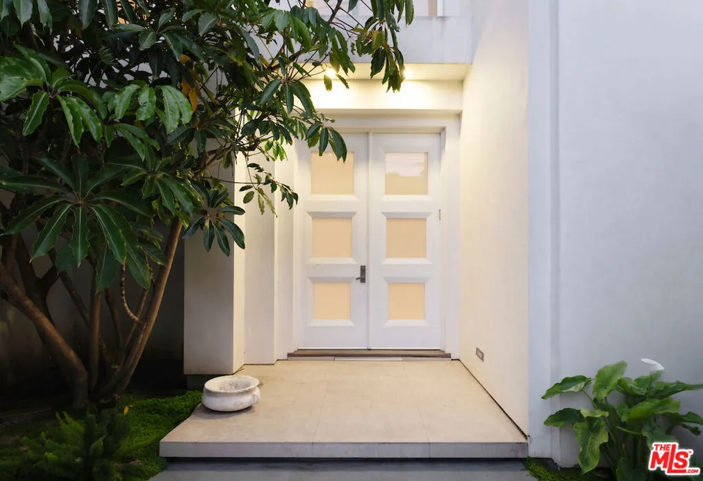 Malibu, California 90265, United States, 5 Bedrooms Bedrooms, ,5 BathroomsBathrooms,Residential,Active,89057