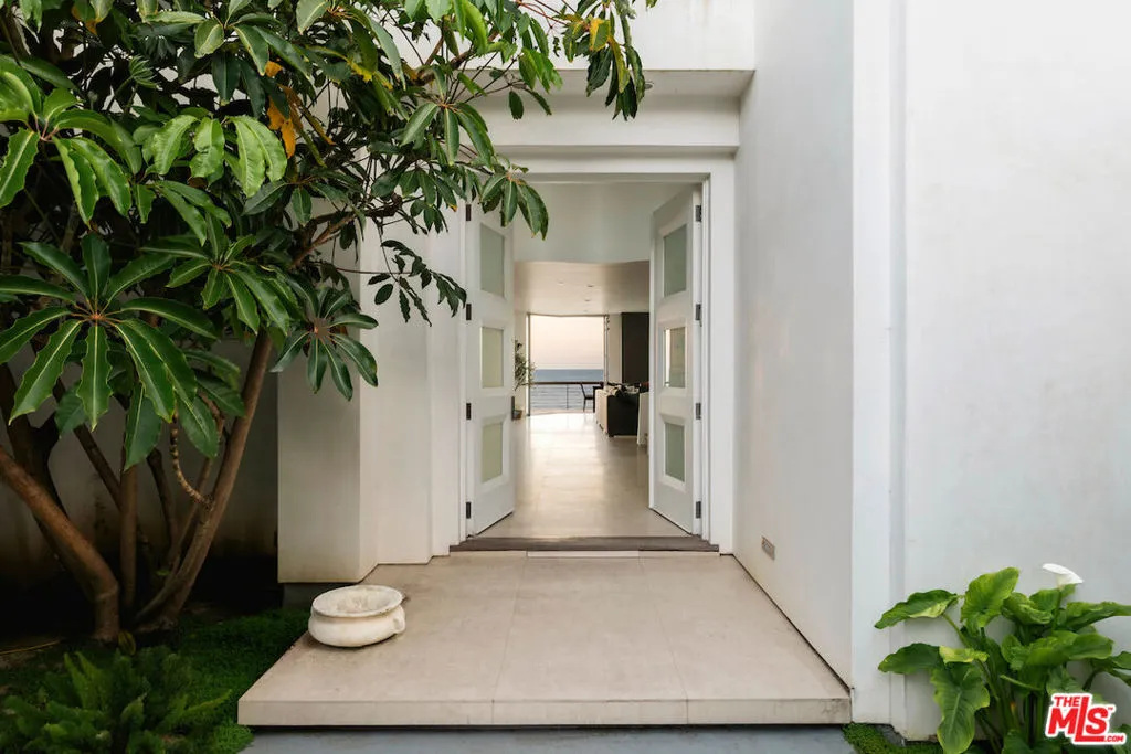 Malibu, California 90265, United States, 5 Bedrooms Bedrooms, ,5 BathroomsBathrooms,Residential,Active,89057