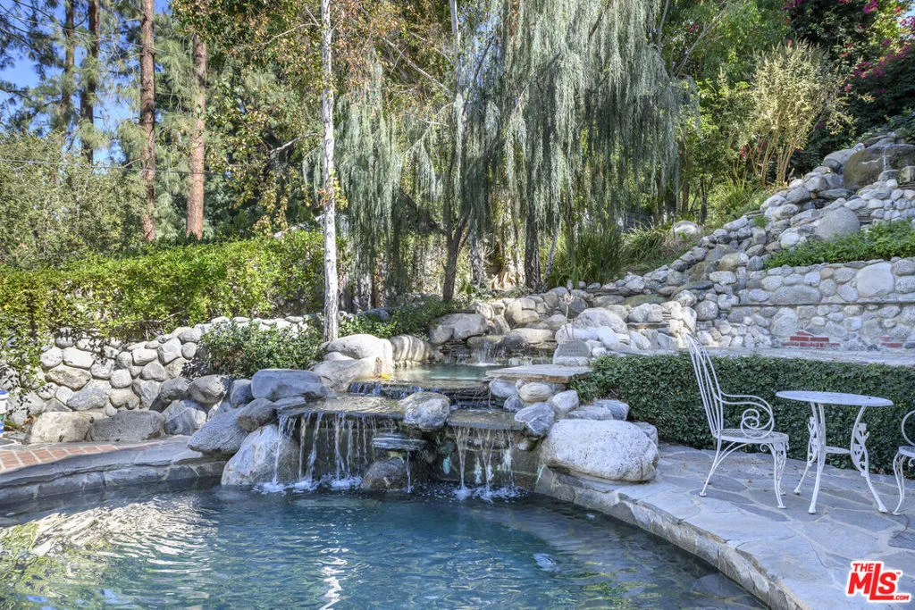 Encino, California 91316, United States, 7 Bedrooms Bedrooms, ,6 BathroomsBathrooms,Residential,Pending,6328