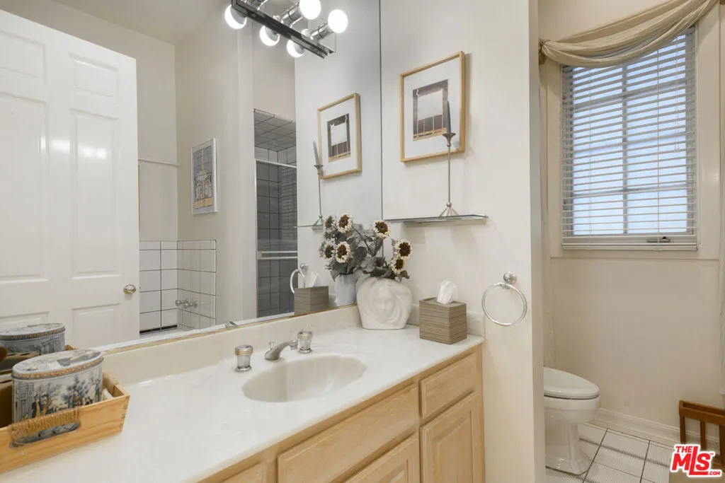 Encino, California 91316, United States, 7 Bedrooms Bedrooms, ,6 BathroomsBathrooms,Residential,Pending,6328