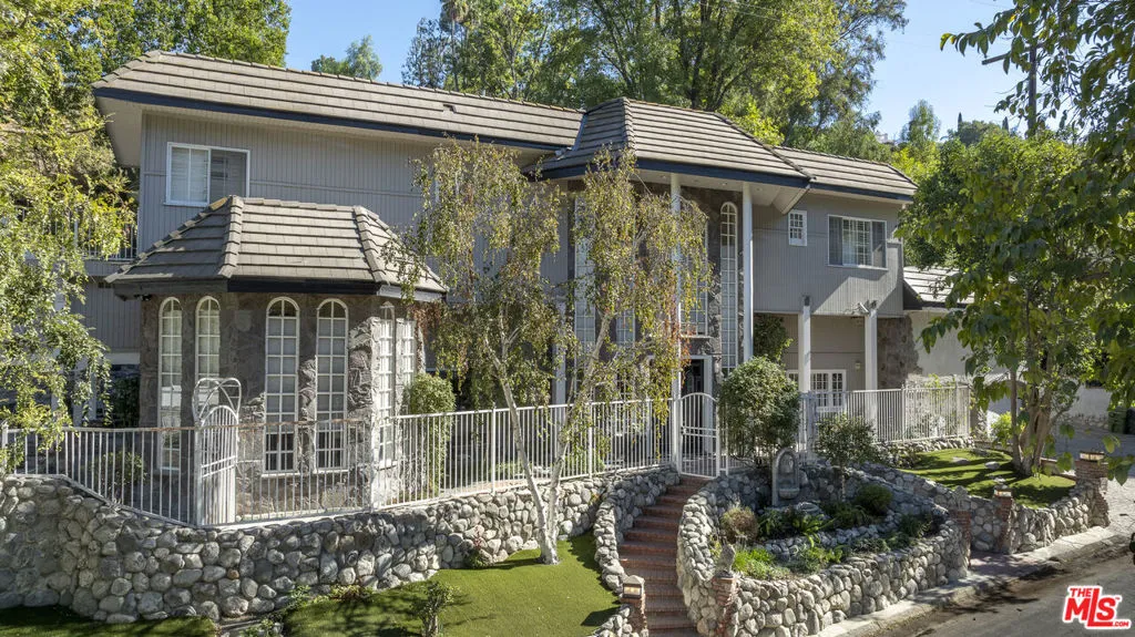 Encino, California 91316, United States, 7 Bedrooms Bedrooms, ,6 BathroomsBathrooms,Residential,Pending,6328