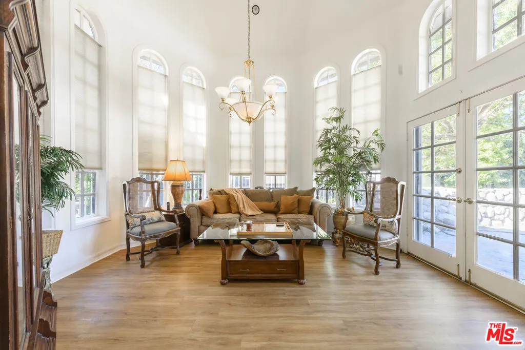 Encino, California 91316, United States, 7 Bedrooms Bedrooms, ,6 BathroomsBathrooms,Residential,Pending,6328