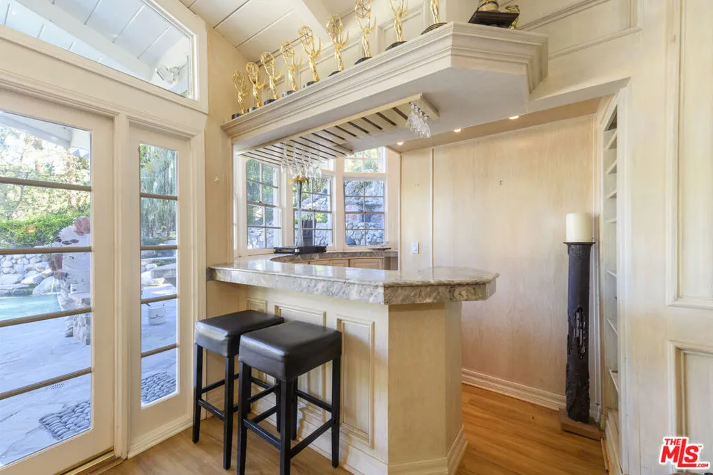 Encino, California 91316, United States, 7 Bedrooms Bedrooms, ,6 BathroomsBathrooms,Residential,Pending,6328