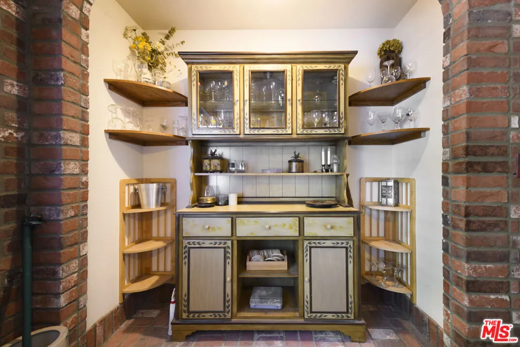 Encino, California 91316, United States, 7 Bedrooms Bedrooms, ,6 BathroomsBathrooms,Residential,Pending,6328