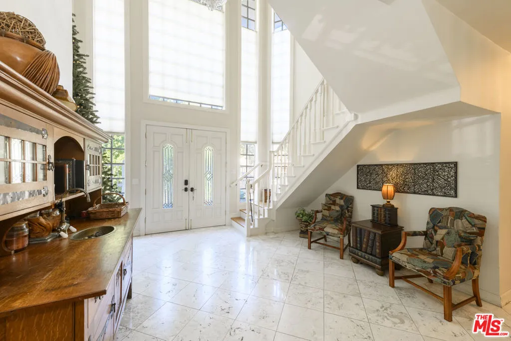 Encino, California 91316, United States, 7 Bedrooms Bedrooms, ,6 BathroomsBathrooms,Residential,Pending,6328