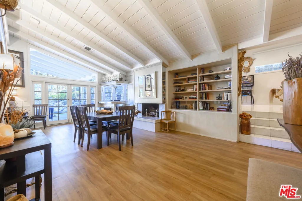 Encino, California 91316, United States, 7 Bedrooms Bedrooms, ,6 BathroomsBathrooms,Residential,Pending,6328