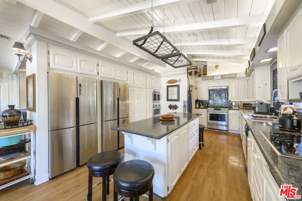 Encino, California 91316, United States, 7 Bedrooms Bedrooms, ,6 BathroomsBathrooms,Residential,Pending,6328