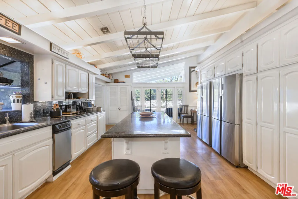 Encino, California 91316, United States, 7 Bedrooms Bedrooms, ,6 BathroomsBathrooms,Residential,Pending,6328