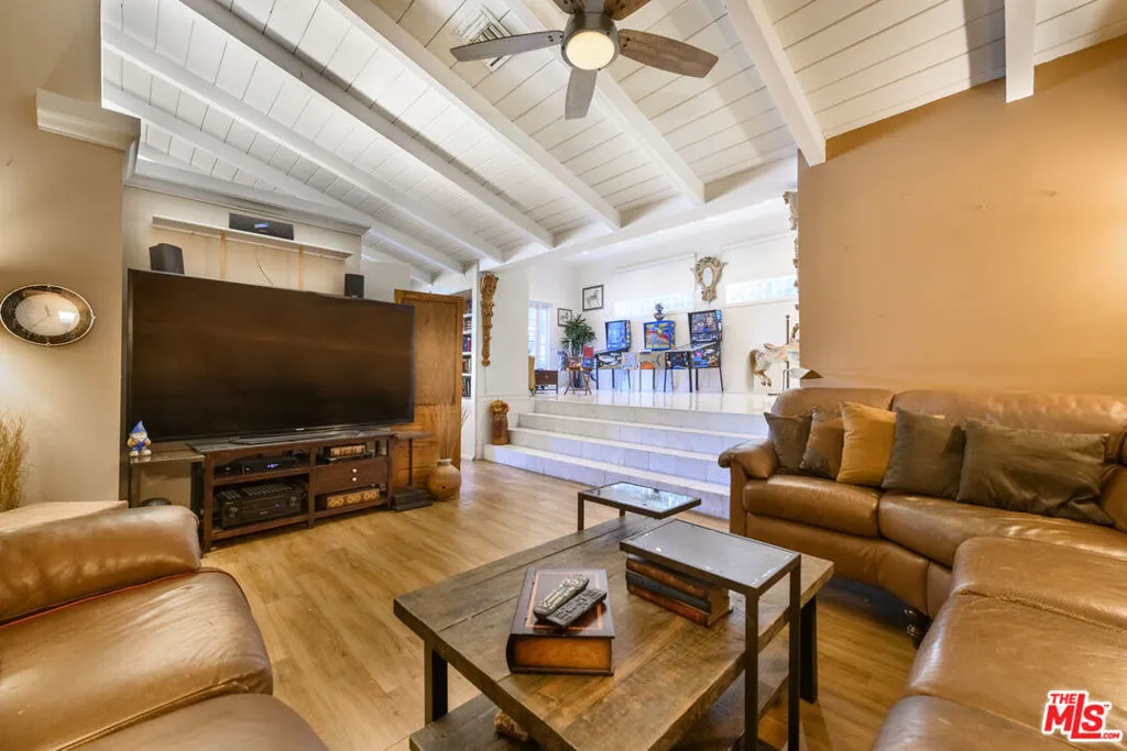 Encino, California 91316, United States, 7 Bedrooms Bedrooms, ,6 BathroomsBathrooms,Residential,Pending,6328