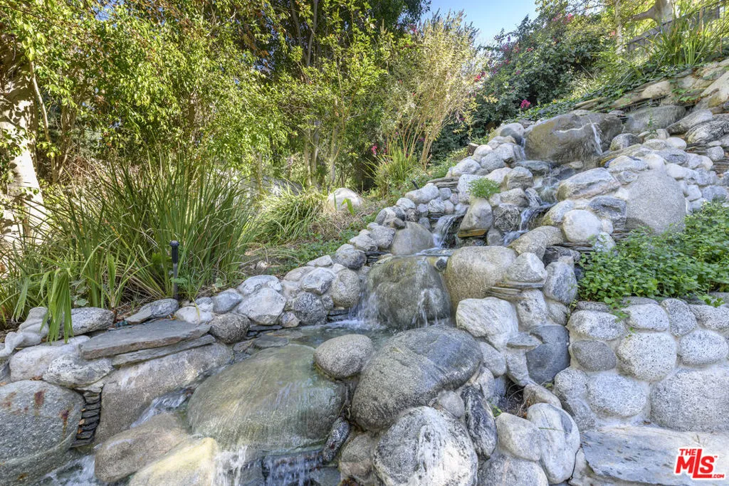 Encino, California 91316, United States, 7 Bedrooms Bedrooms, ,6 BathroomsBathrooms,Residential,Pending,6328