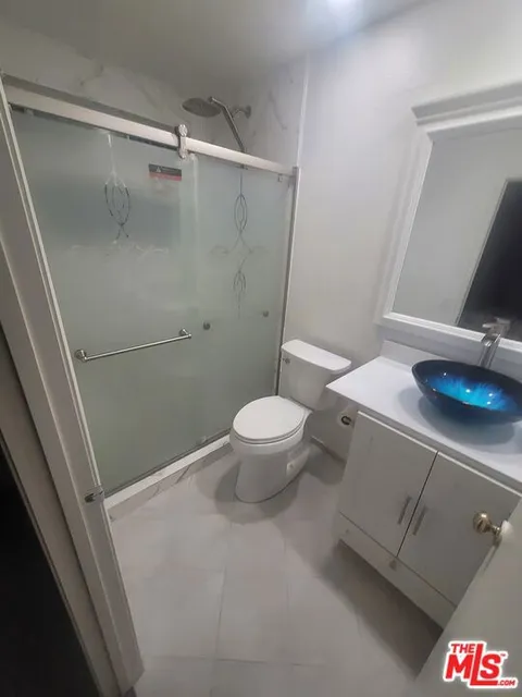 MLS: 25499699