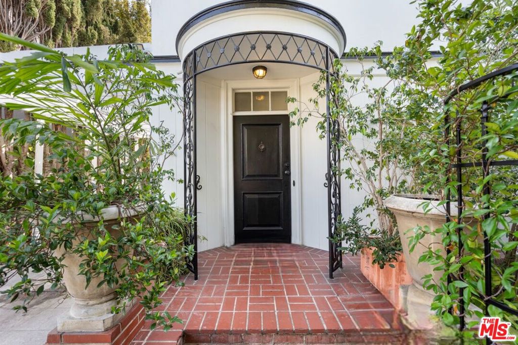 Properties 1 728 S Windsor Boulevard