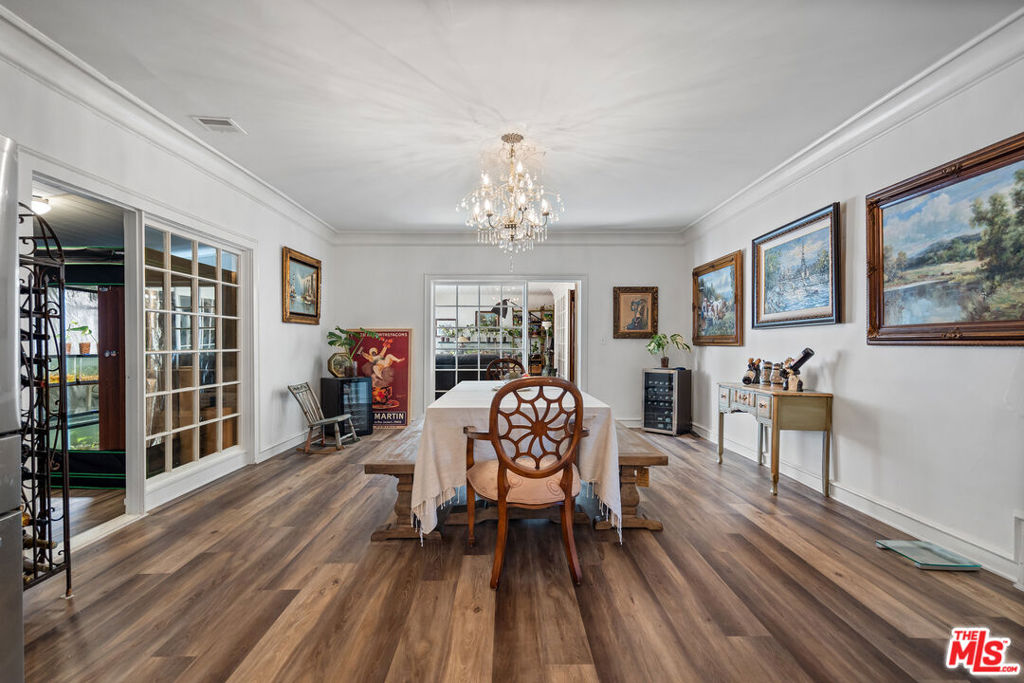 Properties 4 728 S Windsor Boulevard