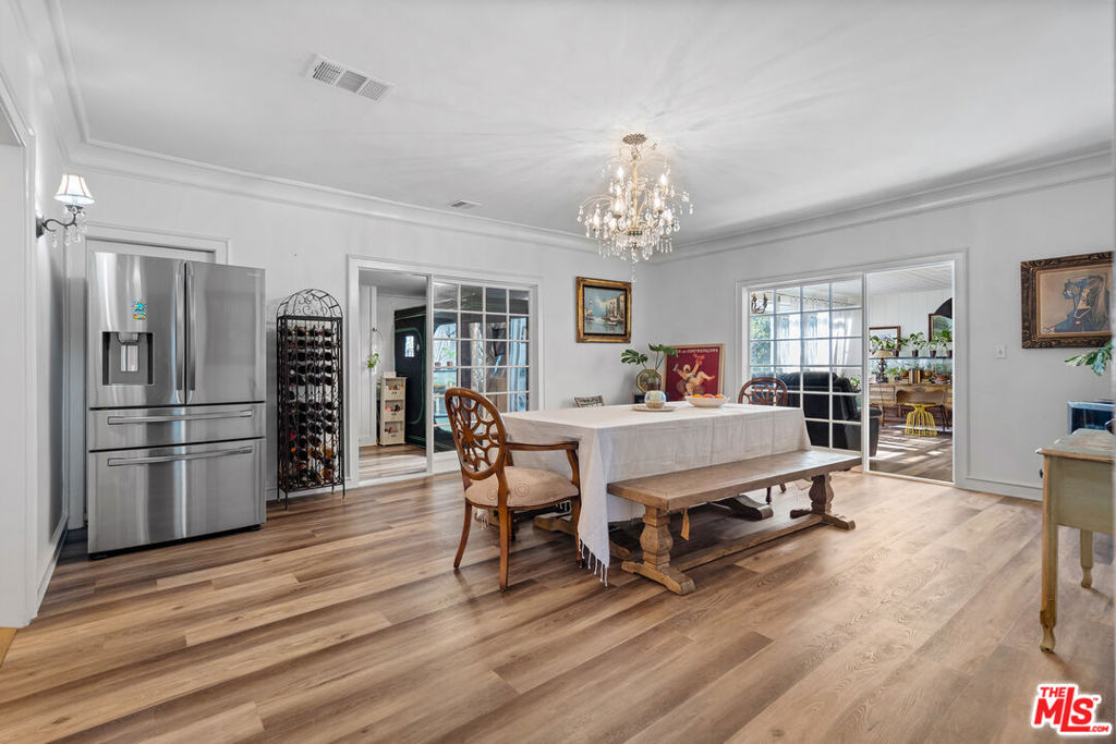 Properties 3 728 S Windsor Boulevard