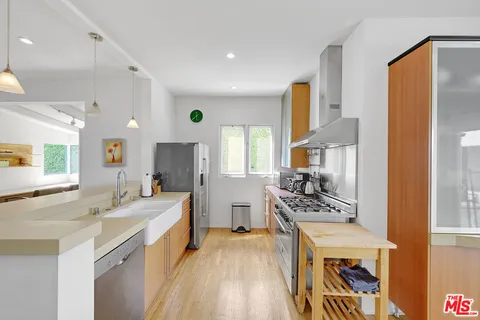 MLS: 25524561