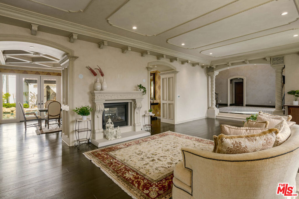 Properties 4 4705 Los Feliz Boulevard