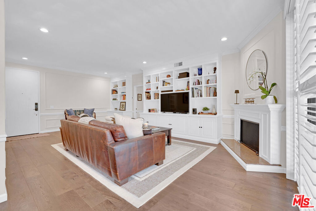 Properties 2 3480 Barham Boulevard 217