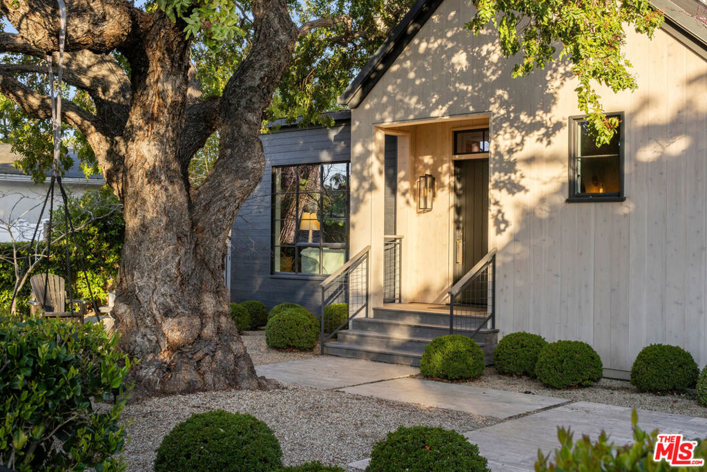 Properties 2 1215 Appleton Way