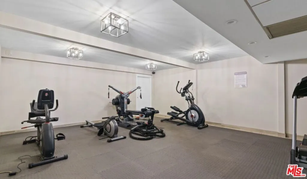 Los Angeles, California 90024, United States, 2 Bedrooms Bedrooms, ,3 BathroomsBathrooms,Residential,Active,120349