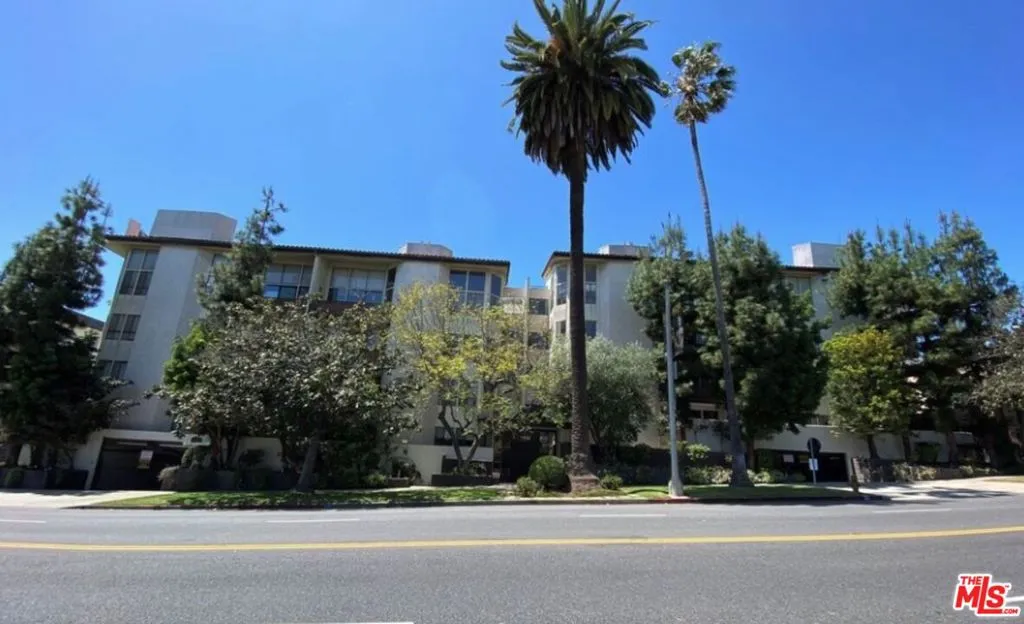 Los Angeles, California 90024, United States, 2 Bedrooms Bedrooms, ,3 BathroomsBathrooms,Residential,Active,120349