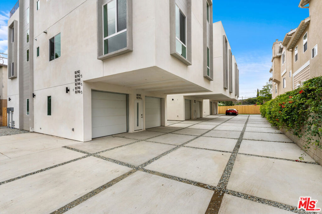 Properties 3 10742 Hortense Street