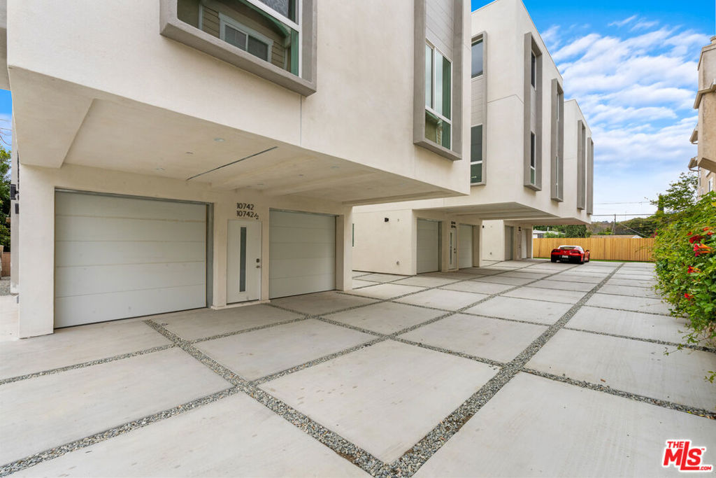 Properties 4 10742 Hortense Street