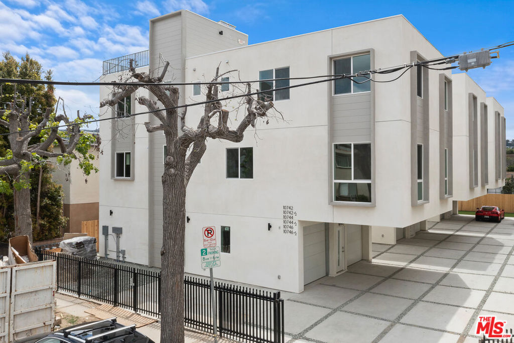 Properties 2 10742 Hortense Street