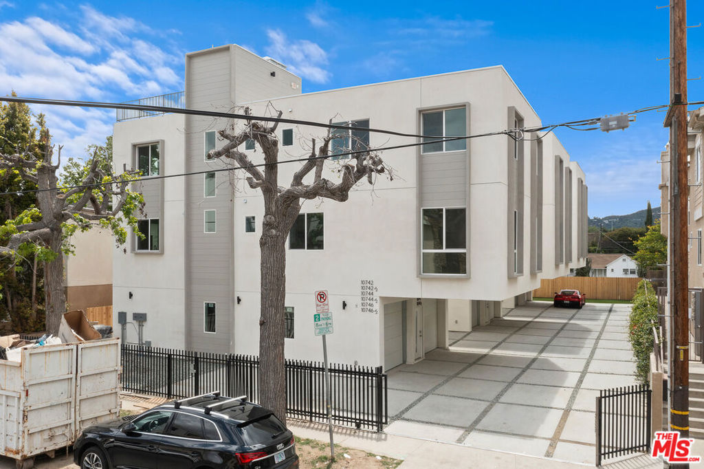 Properties 1 10742 Hortense Street