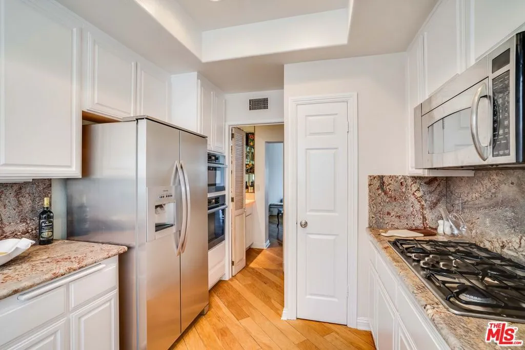 Marina Del Rey, California 90292, United States, 2 Bedrooms Bedrooms, ,2 BathroomsBathrooms,Residential,Active,80146