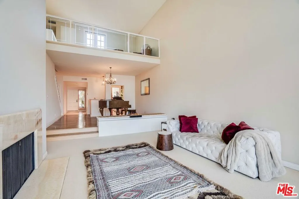 Marina Del Rey, California 90292, United States, 2 Bedrooms Bedrooms, ,2 BathroomsBathrooms,Residential,Active,80146