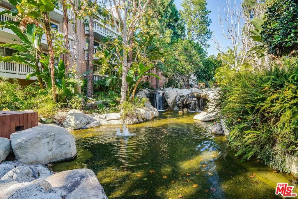 Marina Del Rey, California 90292, United States, 2 Bedrooms Bedrooms, ,2 BathroomsBathrooms,Residential,Active,80146