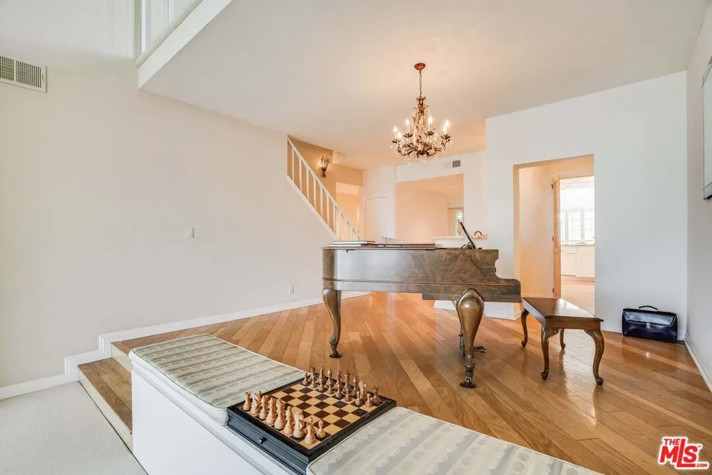 Marina Del Rey, California 90292, United States, 2 Bedrooms Bedrooms, ,2 BathroomsBathrooms,Residential,Active,80146